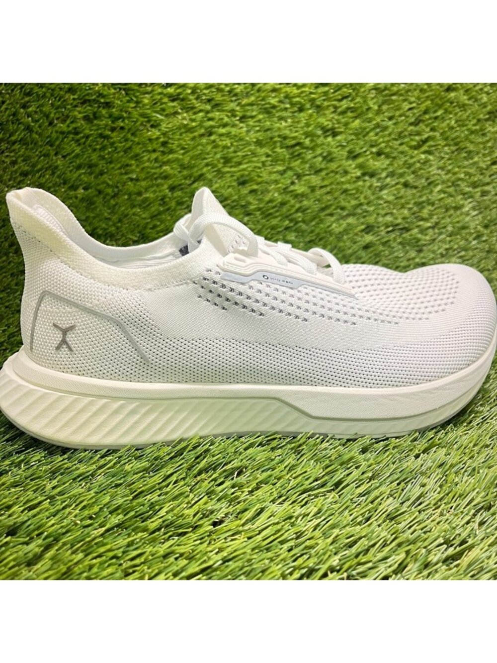 Flux Adapt Runner H2O Pro White Mens Size 8 Womens Size 9.5 Athletic knit Shoes